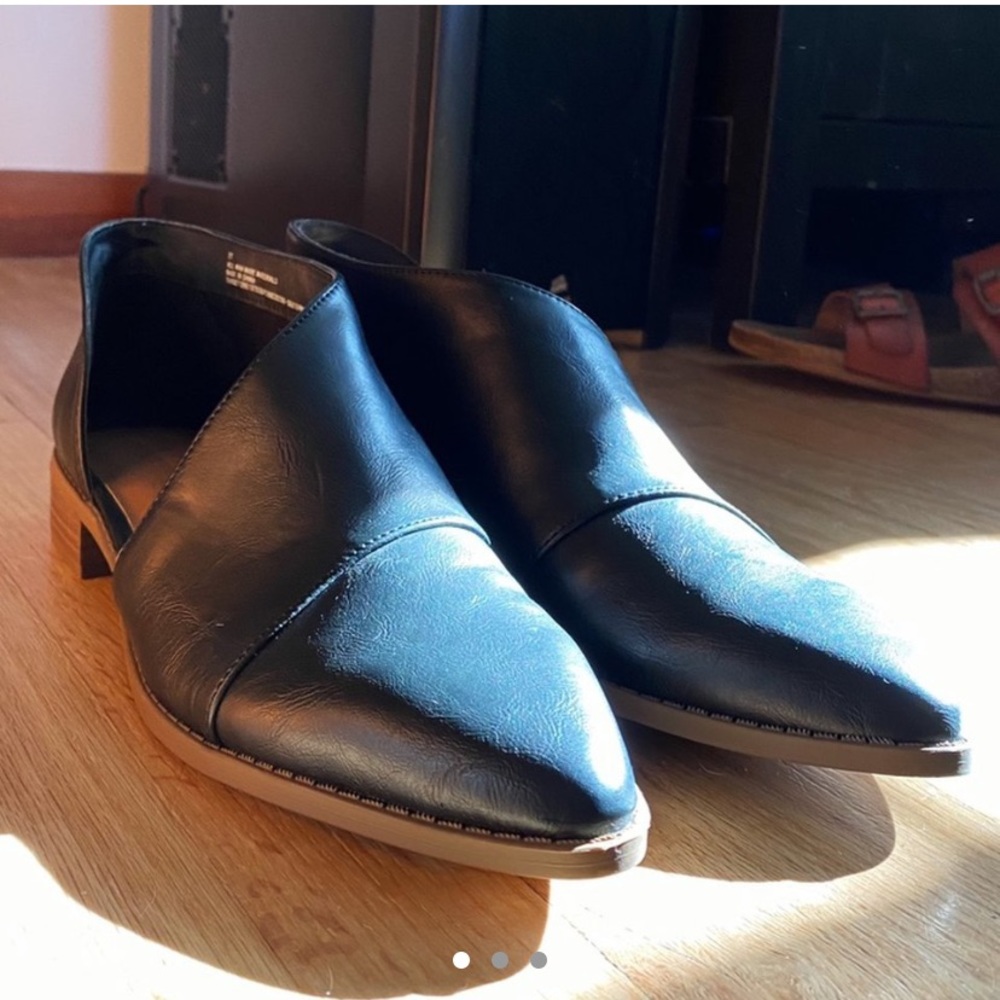 Universal Thread cut out booties